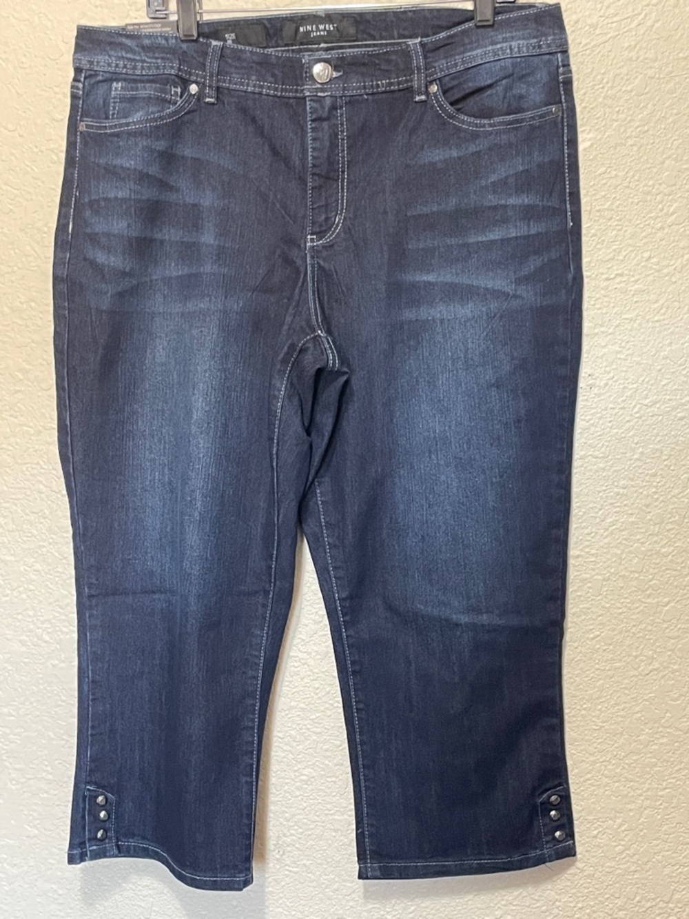 Nine West Women's Dark Blue Karen Capri. NWT. Size 16.